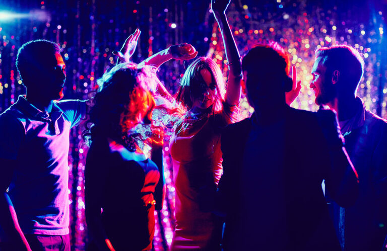  హైదరాబాద్‌ను ఊపేస్తున్న Lights & Music ట్రెండ్: ఇది కేవలం మ్యూజిక్ కాదు… ఒక కొత్త యూత్ కల్చర్!